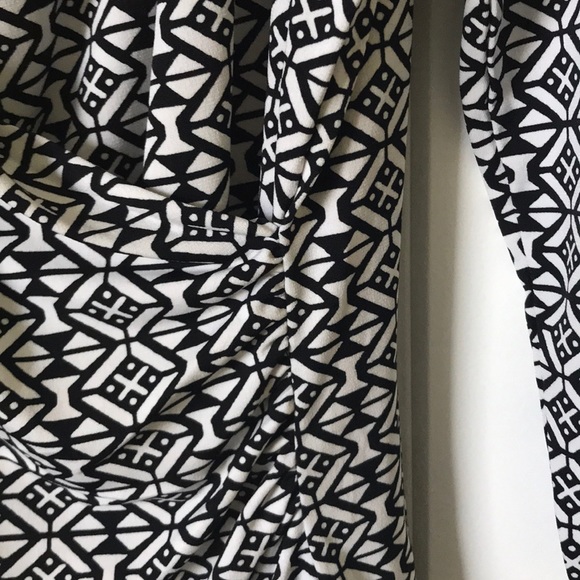 CHICO’S BLACK AND WHITE WRAP TOP - Picture 2 of 3